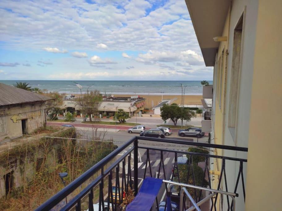 Casa Di Pipo - Appartamento Davanti Al Mare Pescara Buitenkant foto