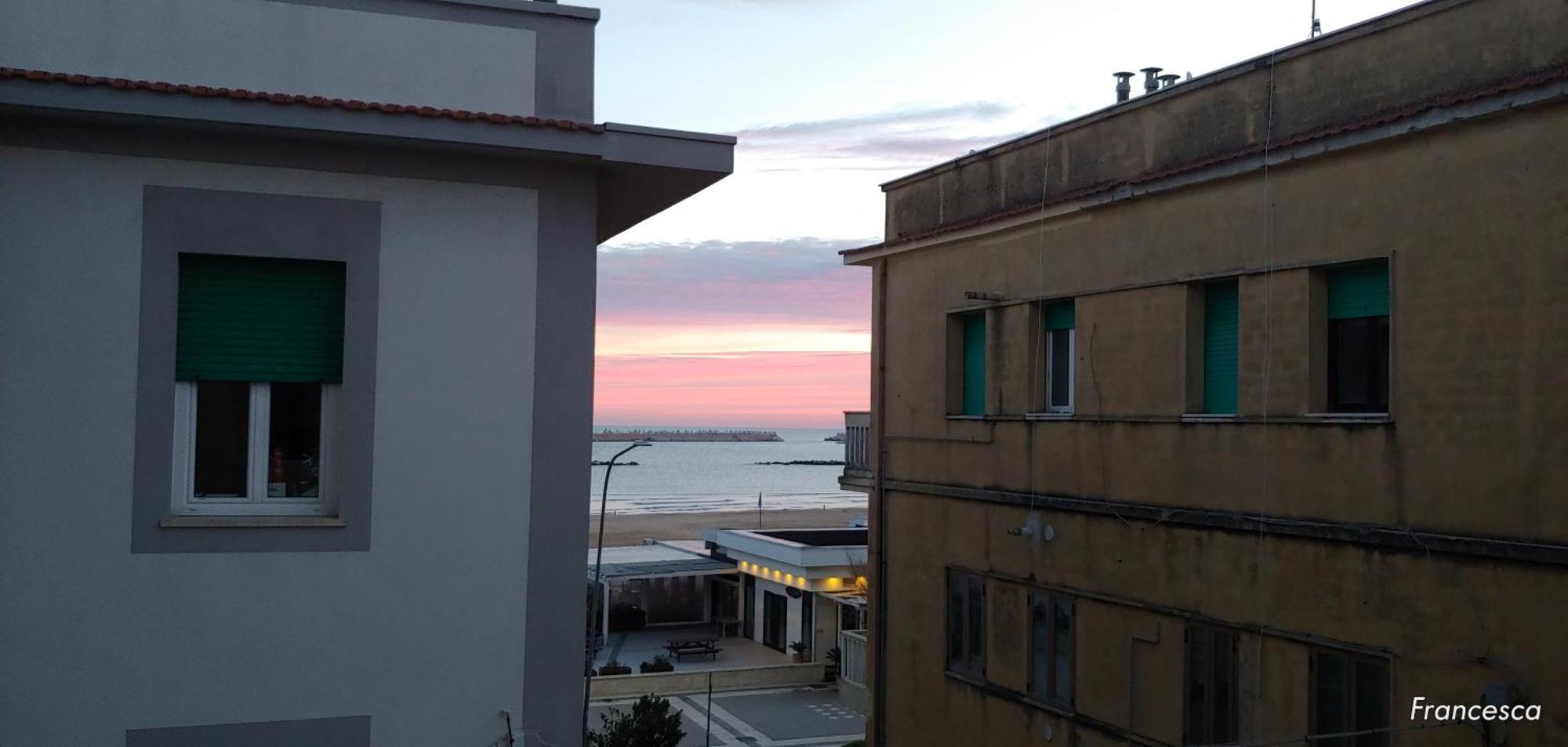 Casa Di Pipo - Appartamento Davanti Al Mare Pescara Buitenkant foto